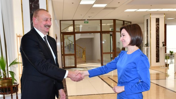 İlham Əliyev Maya Sandunu Azərbaycana dəvət edib