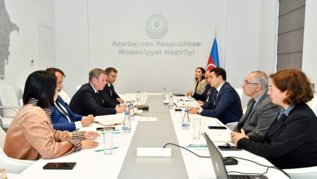 “TikTok”un rəsmiləri Bakıda nazirlə nəyi müzakirə etdi? - FOTO
