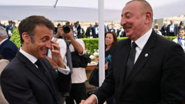 İlham Əliyev Kişinyovda Makronla ayaqüstü söhbət etdi - FOTO