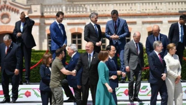 İlham Əliyev Zelenski ilə görüşdü