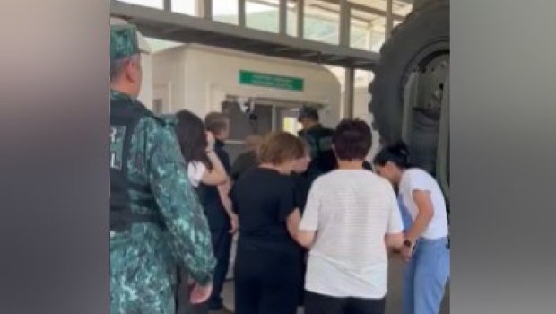 Qarabağa gələn ermənilər Laçın sərhədindəki nəzarətdən BELƏ KEÇİR - VİDEO