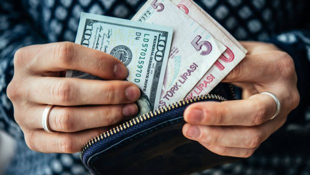 Türkiyədə dolların məzənnəsi 21 TL-ni ÖTDÜ