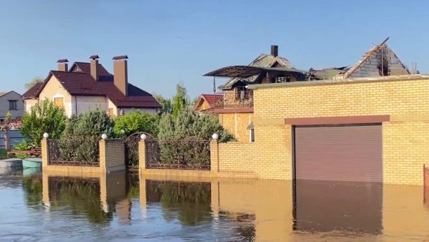 Ruslar Xersonda su elektrik stansiyasını partlatdı - Əhali evakuasiya olunur - FOTO/VİDEO