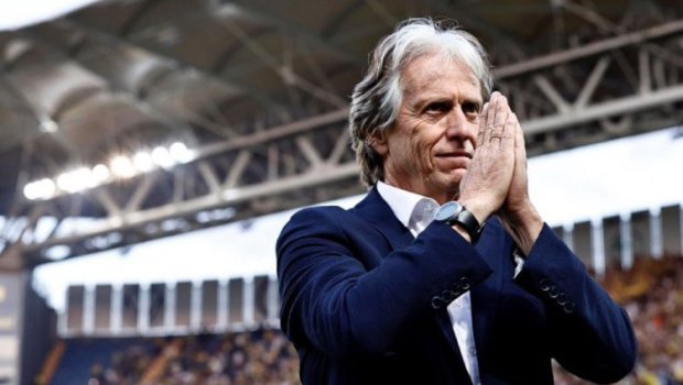 “Fənərbağça”nın baş məşqçisi komandadan ayrılır