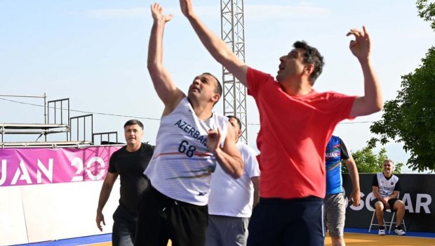 Fərid Qayıbov Şuşada basketbol oynadı - FOTO