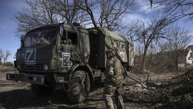 Əsir düşən rusiyalı əsgər Ukrayna hərbçilərinə yalvardı: 