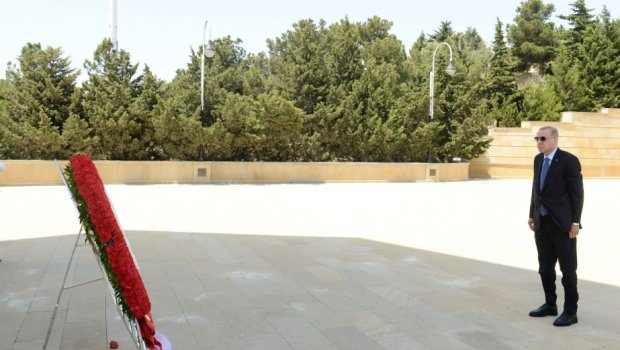 Ərdoğan Şəhidlər xiyabanını ziyarət etdi - FOTO