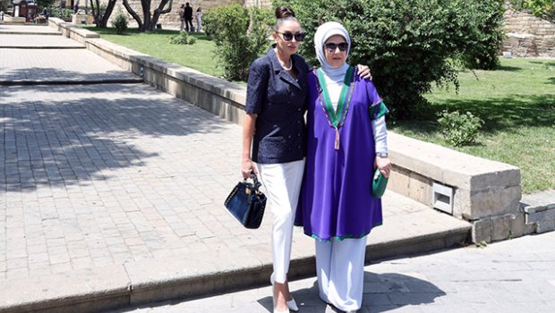 Birinci xanımlar İçərişəhərdə - FOTO 