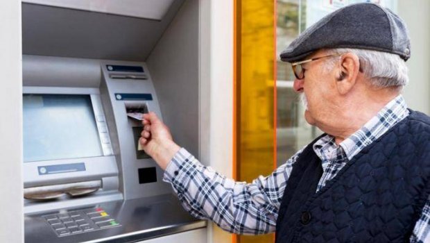 Bankomat çatışmazlığı və pensiyaçılardan tutulan komissiya haqqı - VİDEO