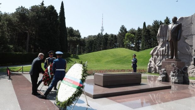 Pakistanın Baş naziri Heydər Əliyevin məzarını ZİYARƏT ETDİ