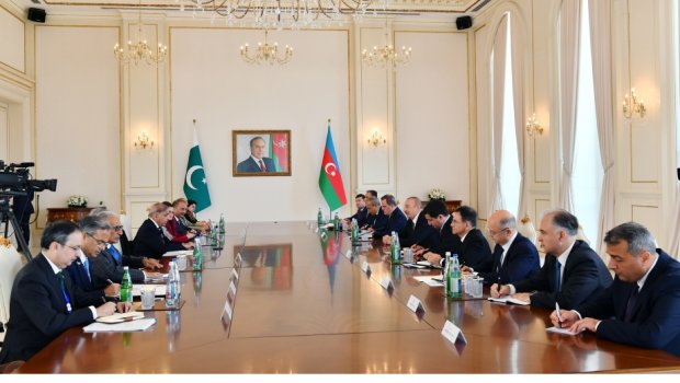 İlham Əliyevin və Şahbaz Şərifin geniş tərkibdə görüşü başlayıb - VİDEO