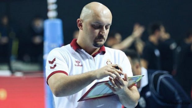 Millimizin baş məşçisinə qarşı Yunanıstanda hörmətsizlik