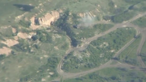 Ukrayna ordusu Rusiyanın özüyeriyən minaatanını belə məhv etdi - VİDEO  