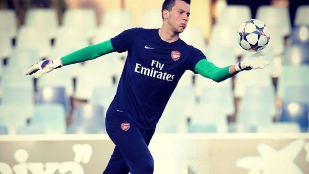 “Kəpəz” makedoniyalı qapıçı ilə danışıq aparır