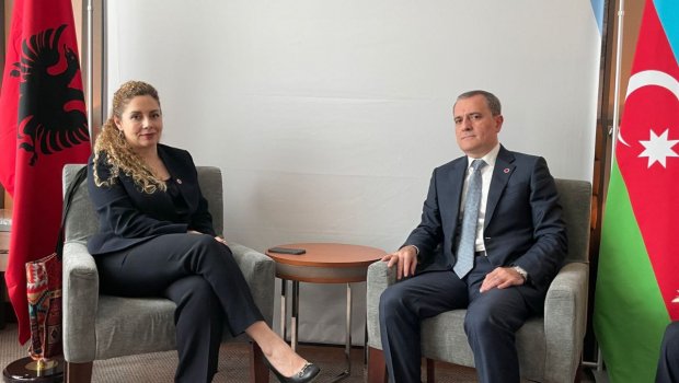 Azərbaycanın XİN başçısı albaniyalı həmkarı ilə enerji sahəsindəki perespektivləri müzakirə edib