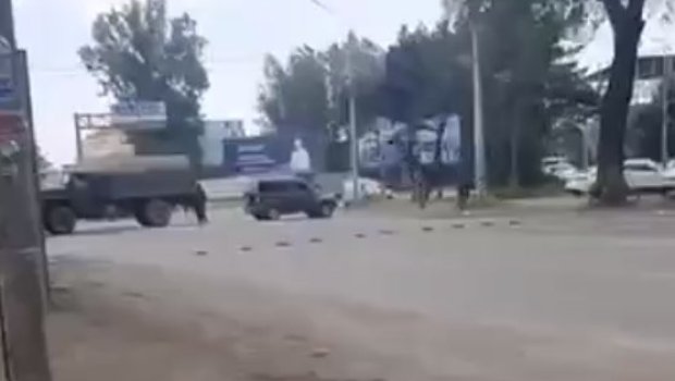 Rusiya TƏŞVİŞDƏ: Küçələrə tank əleyhinə minalar düzülür - VİDEO 