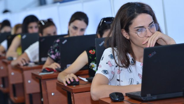 İki müəllim sertifikatlaşdırmada ən yüksək nəticə göstərib - FOTO