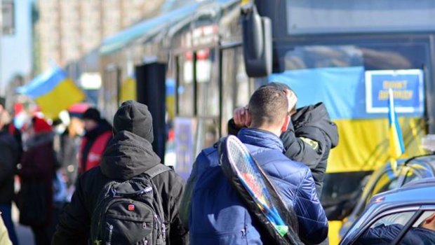 Almanlar Ukraynadan gələn qaçqınlara necə baxır? - Ukraynalı qadının ÜSYANI