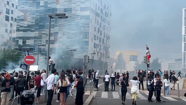 Fransada iğtişaşlar DAVAM EDİR: Polis gözyaşardıcı qazdan istifadə edib - VİDEO 