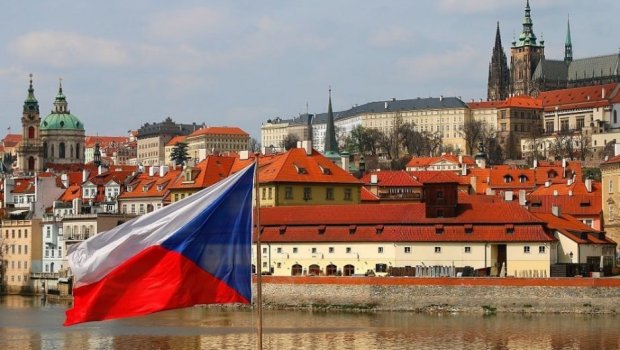 Çexiya ötən il ukraynalı qaçqınlara 590 milyon avro yardım edib