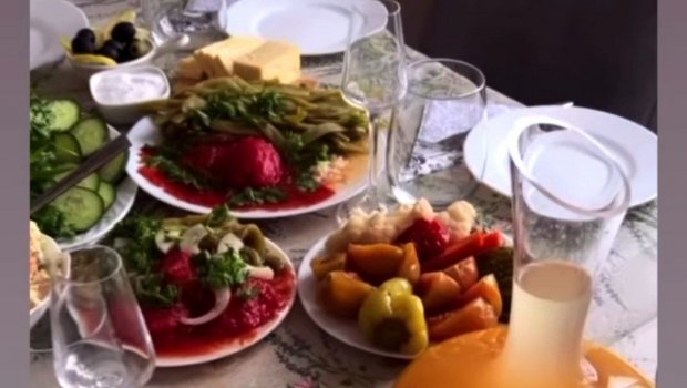 Xankəndidə “aclıqdan ölən” ermənilərin yemək süfrəsi - FOTO/VİDEO