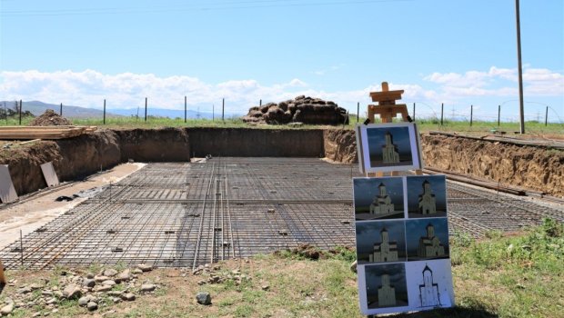 Gürcüstanın Azərbaycan sərhədinə yaxın ərazisində kilsə tikilir - FOTO 