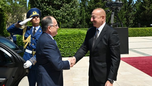 Albaniya Prezidenti Azərbaycana rəsmi səfərə GƏLDİ - FOTO/VİDEO