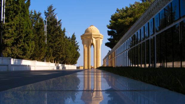 Albaniya Prezidenti Şəhidlər xiyabanını ziyarət ETDİ  