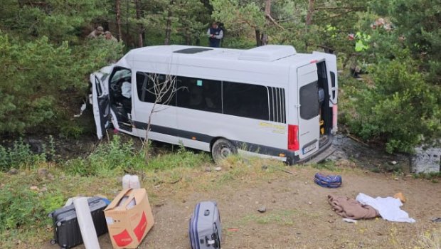 Türkiyədə mikroavtobus aşdı: 4 ölü, 10 yaralı var - FOTO