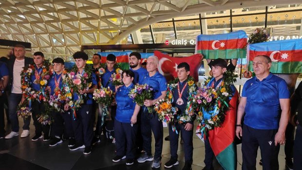Avropa birinciliyində 14 medal qazanan idmançılarımız vətənə qayıtdı