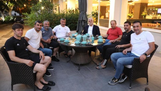 “Qarabağ”ın prezidenti komanda ilə görüşdü