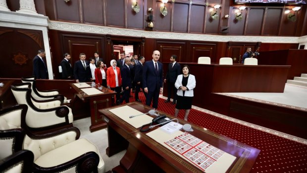 Bakıda səfərdə olan Numan Kurtulmuş Milli Məclisə gəldi - FOTO