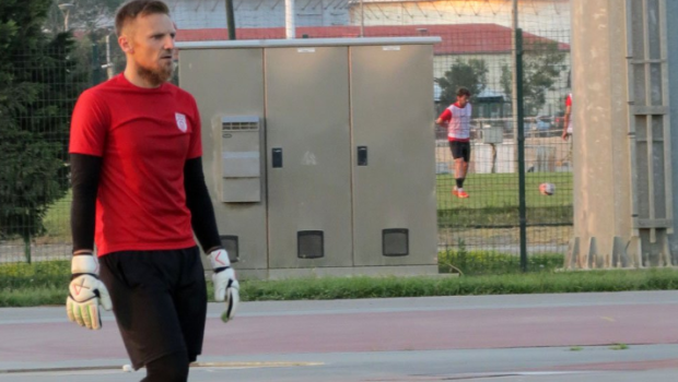 “Araz Naxçıvan”da bosniyalı qapıçı