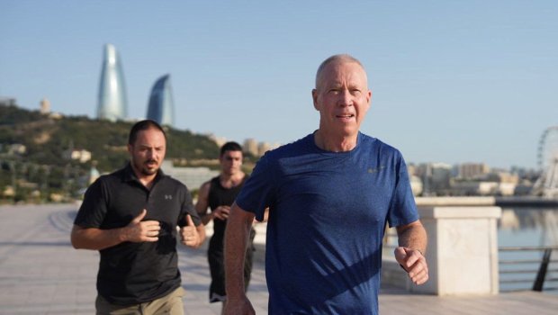 İsrailin müdafiə naziri Bakı bulvarında səhər qaçışına çıxıb - FOTO