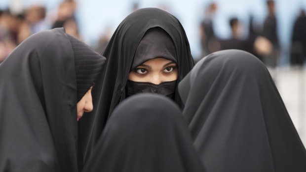 İranda 19 yaşlı qız atası tərəfindən qətlə YETİRİLDİ 