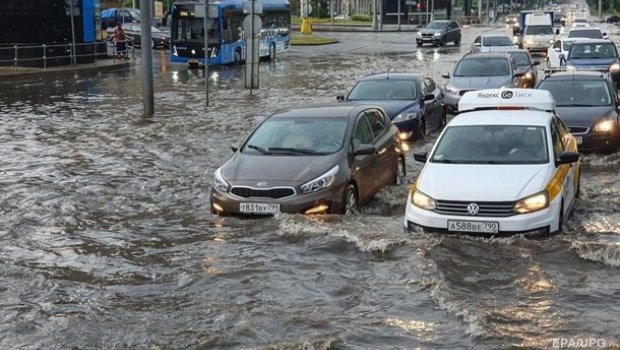 Moskvaya güclü sel GƏLDİ: Maşınlar su altında QALDI - VİDEO 