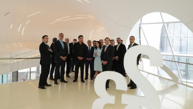 İraq Kürdüstan Regionunun başçısı Heydər Əliyev Mərkəzi ilə tanış olub - FOTO 