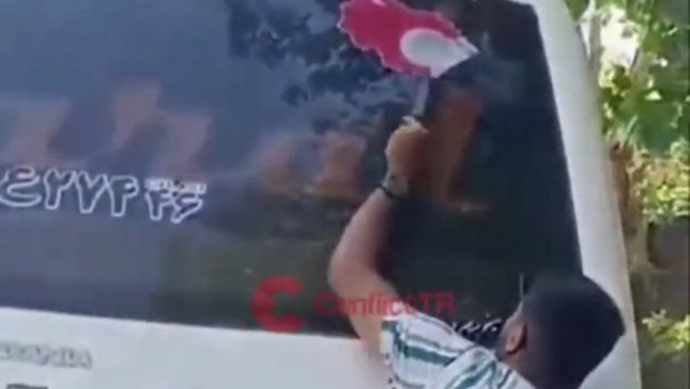 Ermənilər Türkiyə bayrağına görə sürücüyə HÜCUM ETDİ - VİDEO
