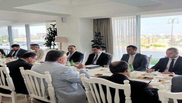 Hikmət Hacıyev: Ermənistanın Ağdam yolundan imtina edərək Laçından istifadədə israrı qəbuledilməzdir