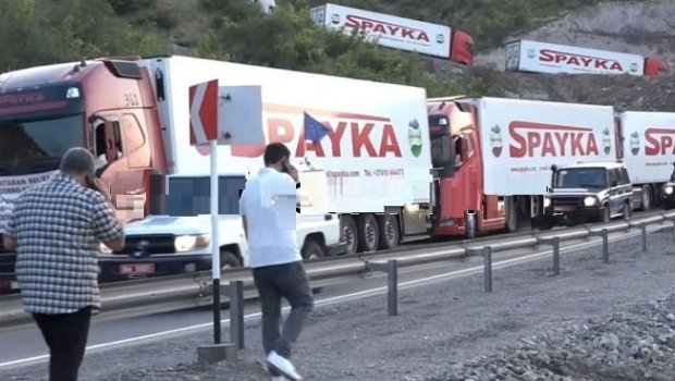 Laçın postunda GƏRGİNLİK – Erməni tırları əraziyə TOPLANDI – VİDEO  