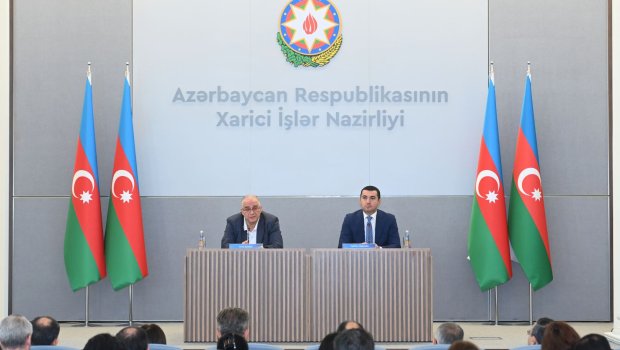 XİN Laçın yolu ilə bağlı brifinq KEÇİRDİ - FOTO