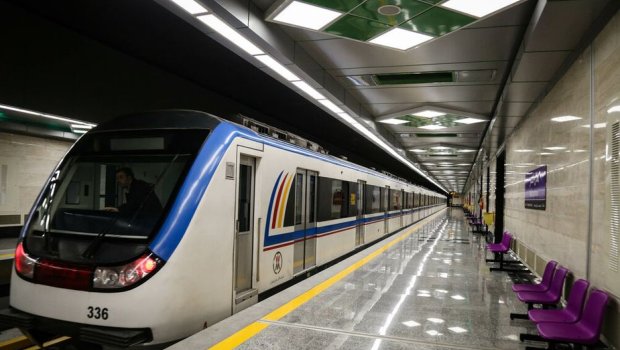 Tehran metrosunda hicab üstündə DAVA DÜŞDÜ  
