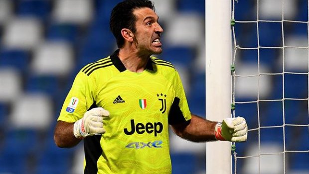 Buffon karyerasını başa vurdu