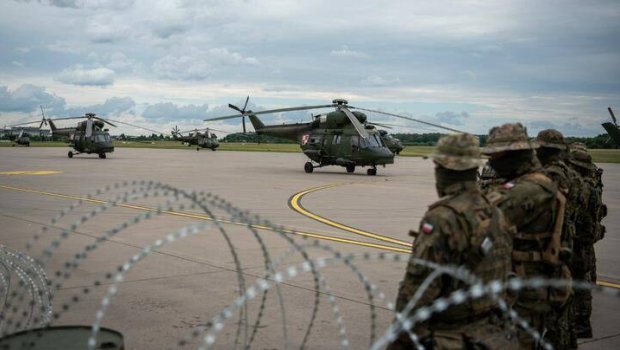 Polşa Belarusla sərhədə döyüş helikopterləri YERLƏŞDİRDİ 