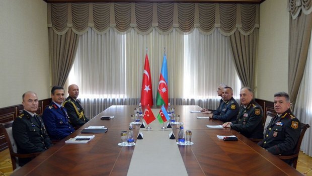 Azərbaycan və Türkiyə hərbi əməkdaşlığın inkişaf perspektivlərini müzakirə ETDİ