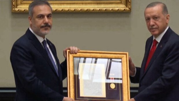 Ərdoğan Hakan Fidanı “Dövlətdə üstün xidmət medalı” ilə təltif etdi - VİDEO 