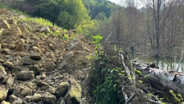 Gürcüstanda daha bir torpaq sürüşməsi: Çayda suyun səviyyəsi qalxdı