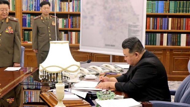 Kim Çen In orduya ƏMR VERDİ - FOTO 