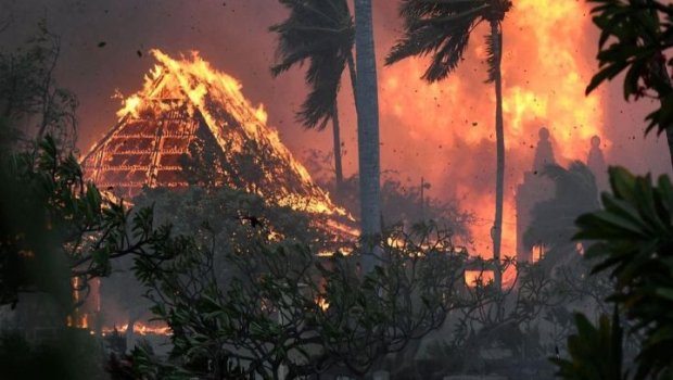 Havay adalarında turistik zona yanaraq MƏHV OLDU - VİDEO