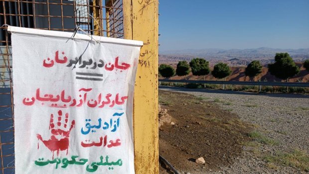 Etiraz plakatları Təbriz şəhərini bürüyüb - FOTO